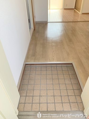 玄関　参考写真（別部屋の写真のため内装は異なります。現状優先）