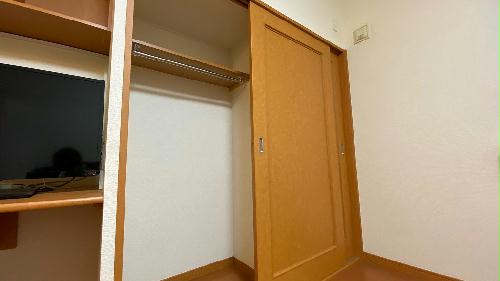 収納　ハンガーポール付き