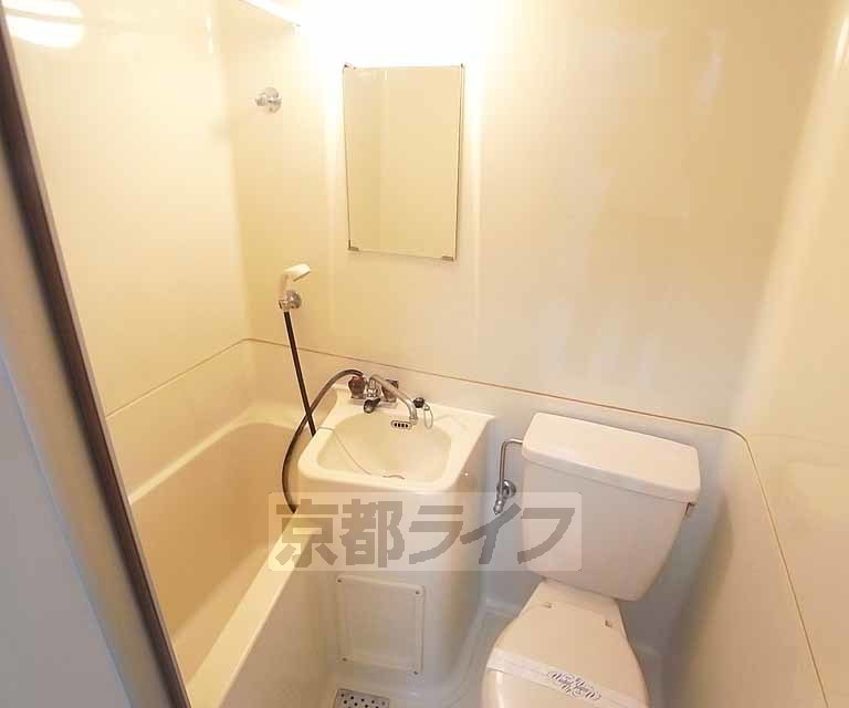 洗面設備　ユニットバスです。