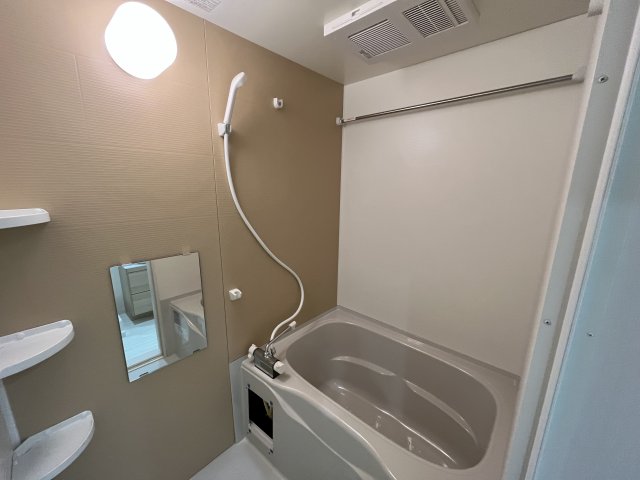 バス・シャワールーム　浴室乾燥機付きで便利です！