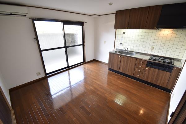 居室・リビング　※同物件別室※