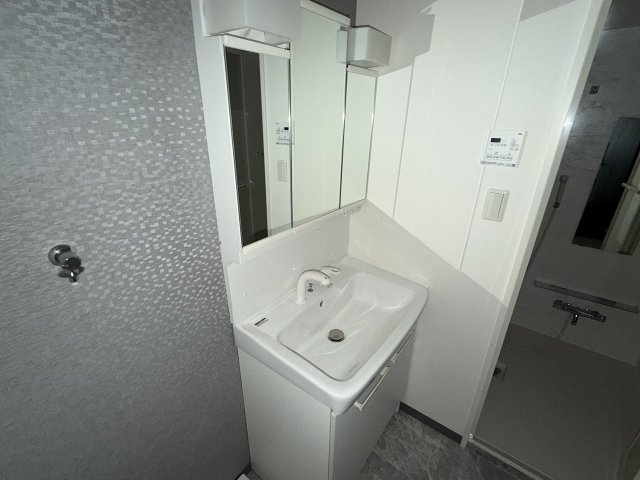 洗面設備　スペースが確保できる洗面所です