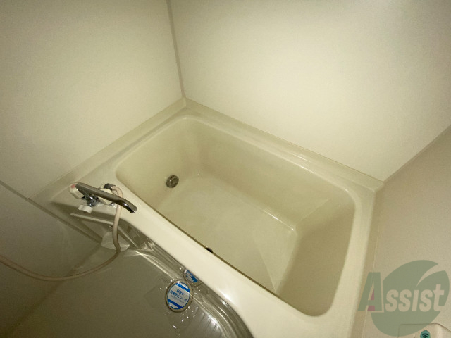 バス・シャワールーム　こちらはバスルームです。一日の疲れをここで癒してください。