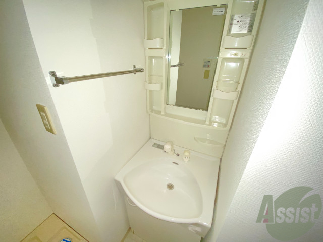 洗面設備　こちらは独立洗面台です。朝の身支度が楽しくなりそうですね。