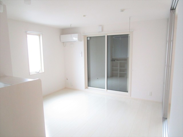 居室・リビング　同建物の別部屋の参考画像です