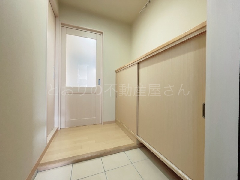 玄関　※カラーデザインが異なる場合があります。