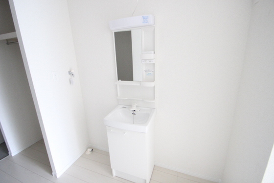 洗面設備　※別号室の写真です