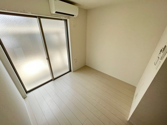 居室・リビング　※別号室の写真です