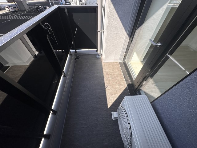 バルコニー　暖かな日差しのふりそそぐバルコニー