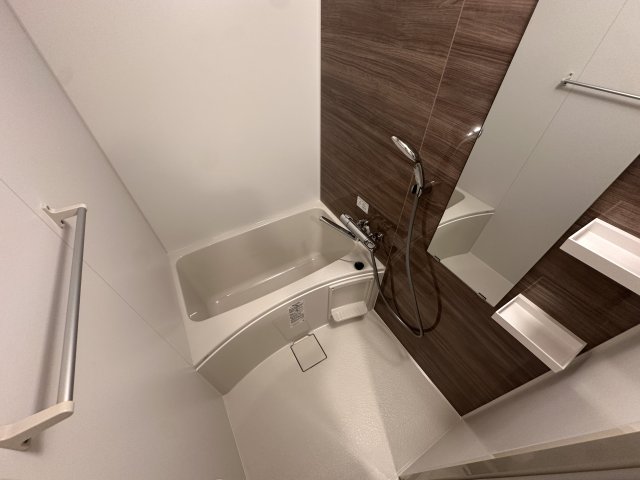 バス・シャワールーム　コンパクトで使いやすいお風呂です