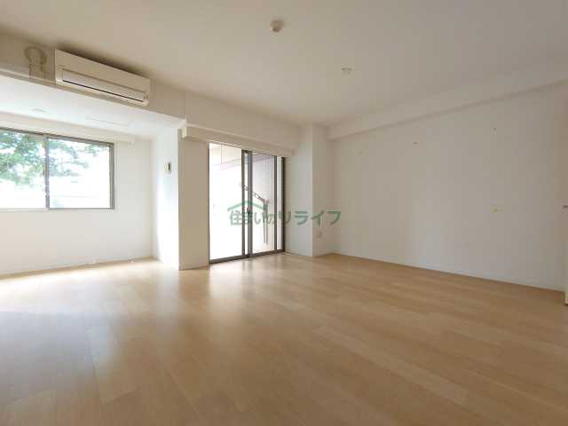 居室・リビング　河田町ガーデン４