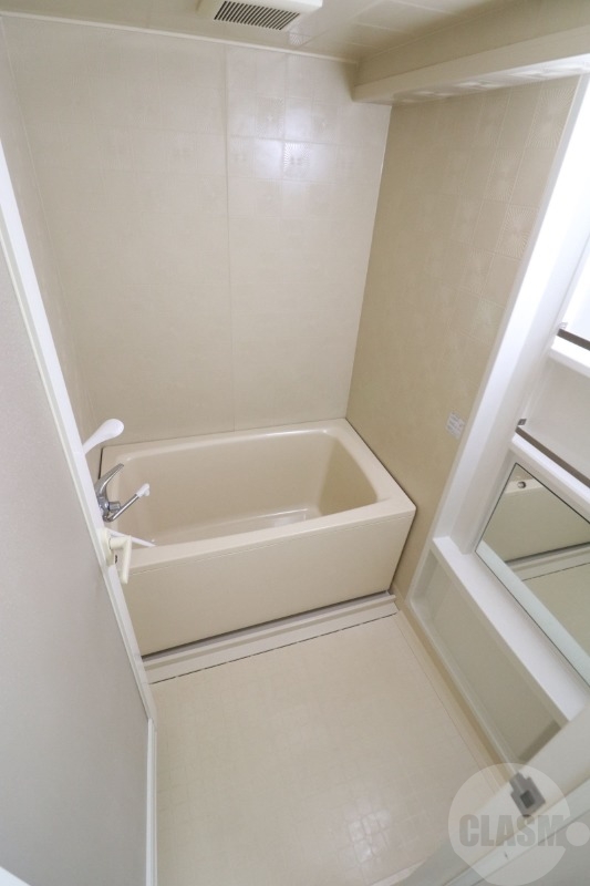 バス・シャワールーム　清潔感のあるバスルーム