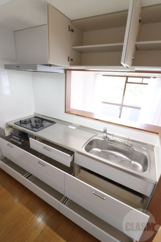 その他設備　３口コンロ・収納スペースも充実です