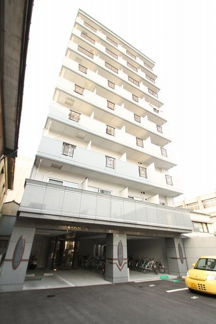 建物外観　全室南向き日当たり良好です。