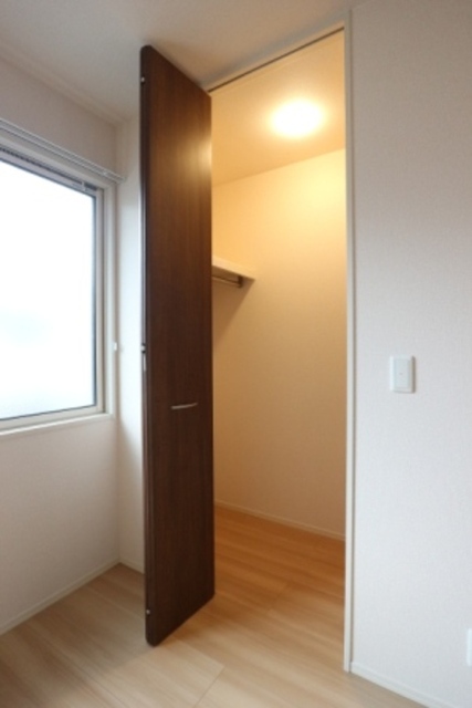 収納　北側洋室　ウォークインクローゼット