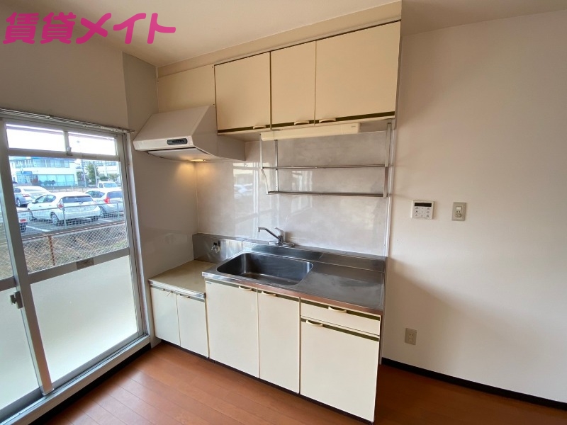 キッチン　別部屋参考写真です