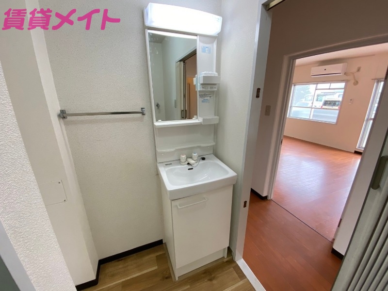 洗面設備　別部屋参考写真です