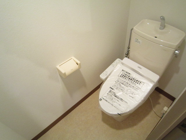 トイレ　洗浄機能つき便座です♪