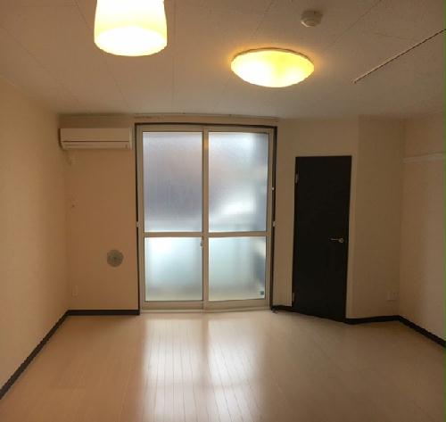 居室・リビング　２F以上は絨毯