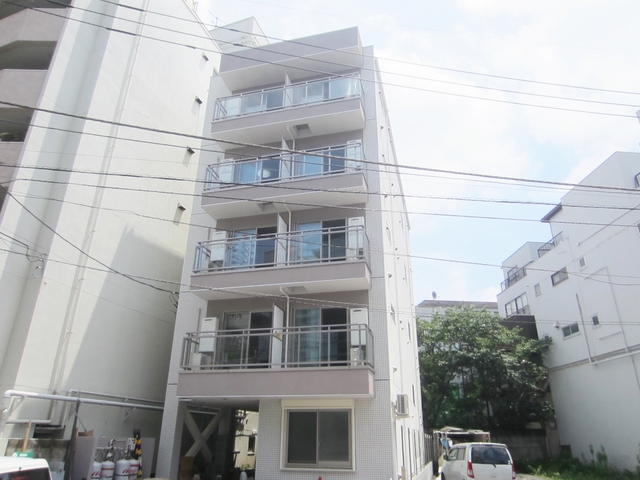 建物外観　2013年築の綺麗な外観です☆