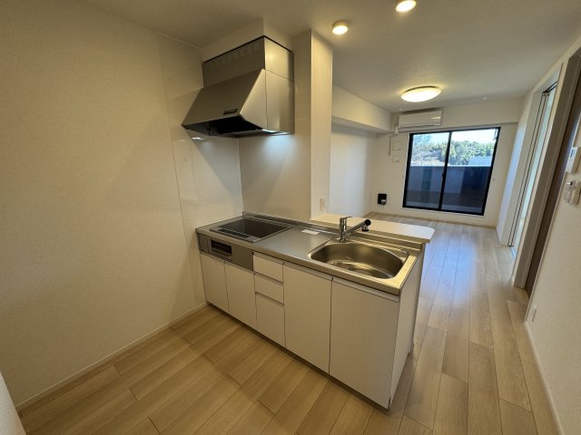 キッチン　システムキッチン（同型）