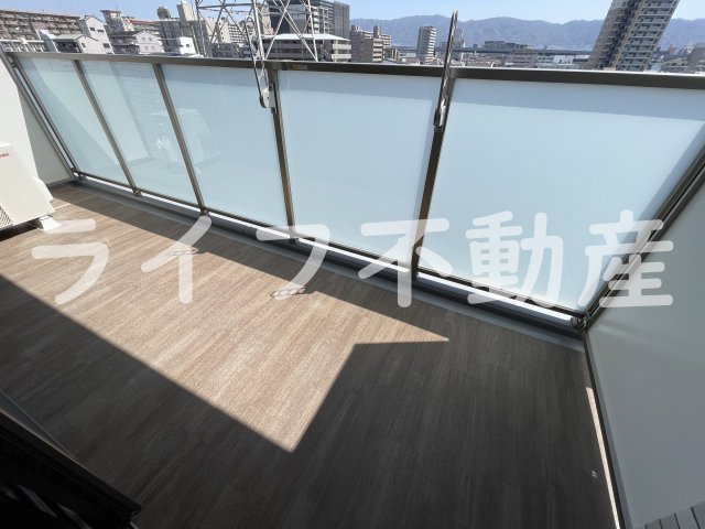 バルコニー　バルコニーからの眺めを楽しみながら食事をしませんか