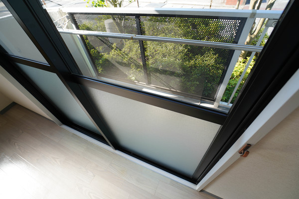 バルコニー　同じ建物の別なお部屋