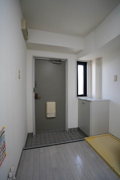 玄関　同じ建物の別なお部屋