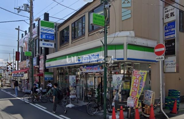コンビニ　ファミリーマート富田駅前店（コンビニ）まで641m