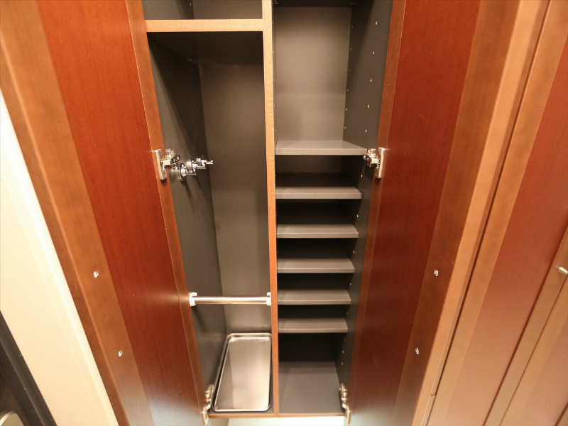 玄関　玄関　シューズボックス（収納充実してます）