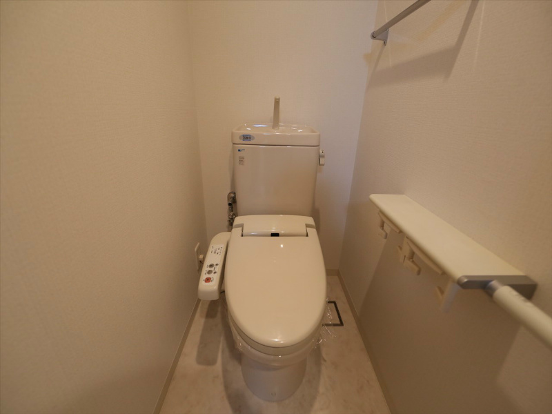 トイレ　温水洗浄暖房便座付トイレ