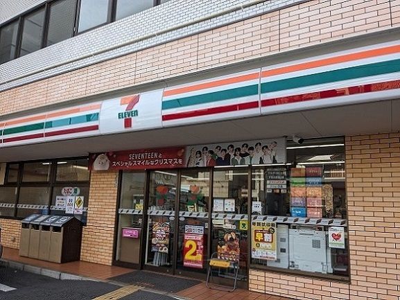 コンビニ　セブンイレブン（コンビニ）まで230m