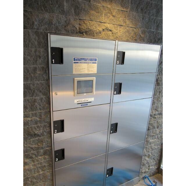 ロビー　宅配ボックス