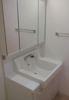 洗面設備　使いやすい独立洗面台です