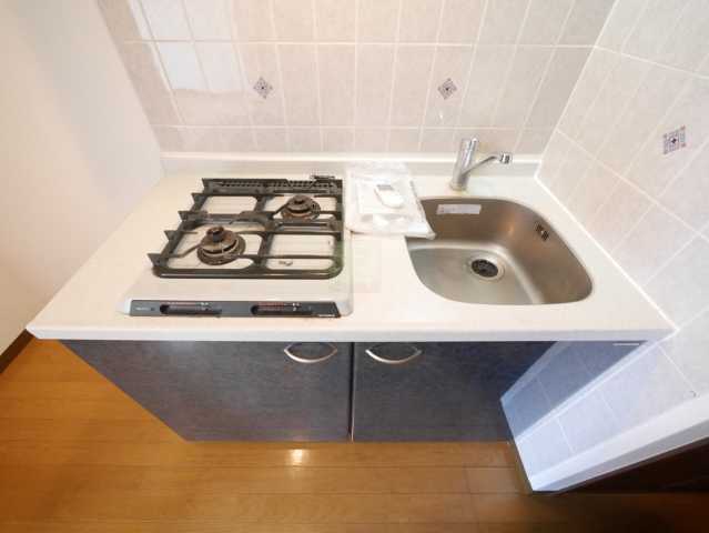 キッチン　同物件、別部屋のお写真になります。