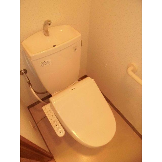 トイレ　温水洗浄便座