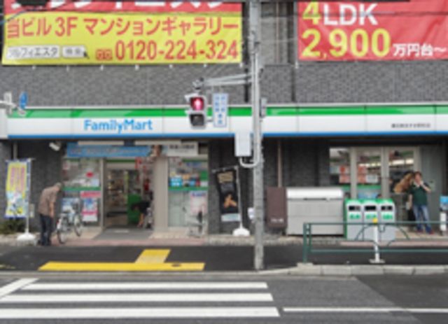 コンビニ　ファミリーマート墨田東あずま駅前店（コンビニ）まで581m