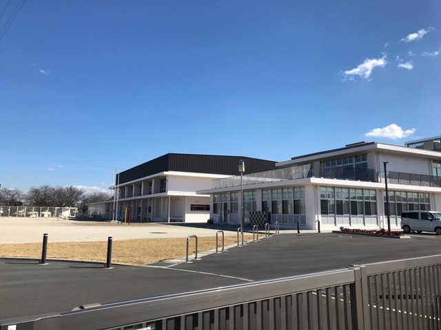 小学校　小山市立東城南小学校（小学校）まで763m