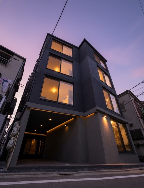 ロビー　昼夜で表情の異なるファサード