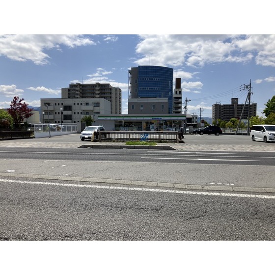 コンビニ　ファミリーマート長野若里店（コンビニ）まで447m