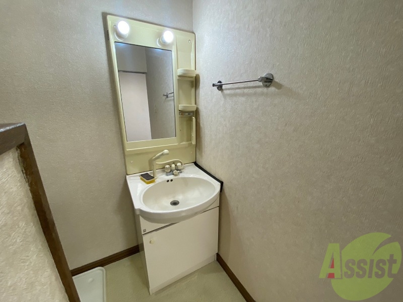 洗面設備　シャンプードレッサー。身支度はここでばっちりですね。