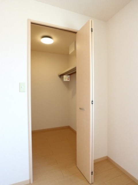 収納　北側洋室　ウォークインクローゼット