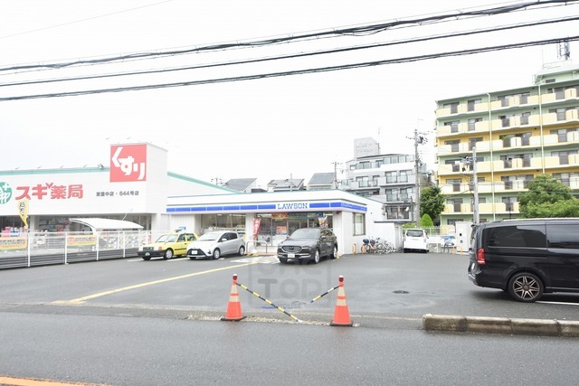 コンビニ　ローソン　東豊中町五丁目店（コンビニ）まで372m