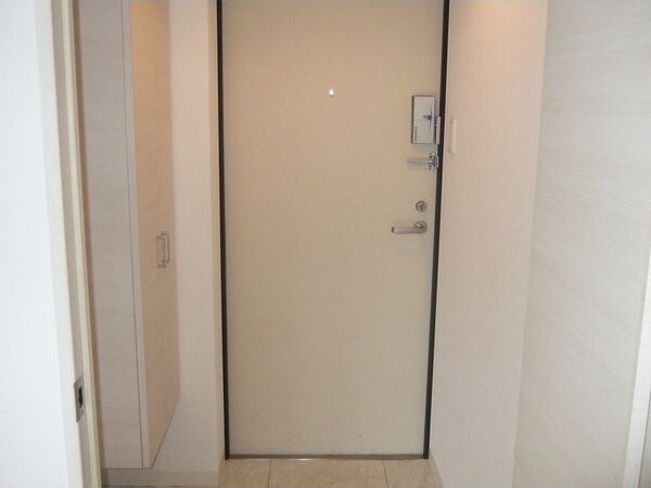 玄関　明るい玄関がお出迎えです！