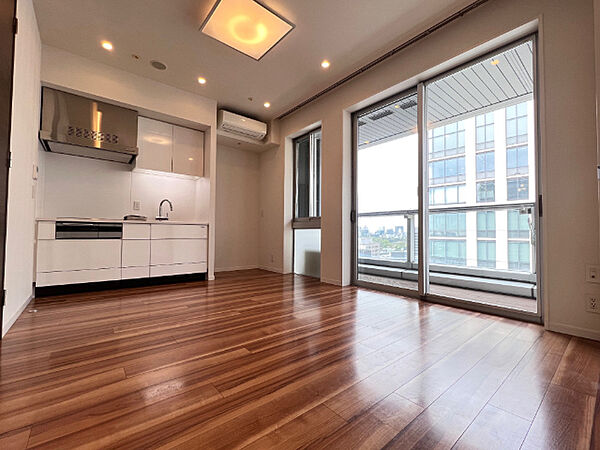 居室・リビング　※別部屋の参考写真です。