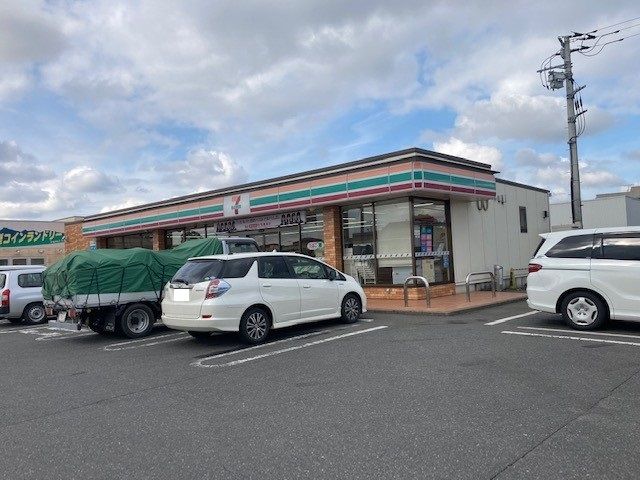 コンビニ　セブンイレブン 芳賀祖母井店（コンビニ）まで900m