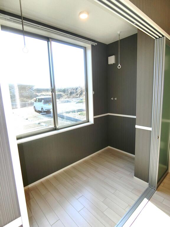 バルコニー　イメージです。配色に違いあり