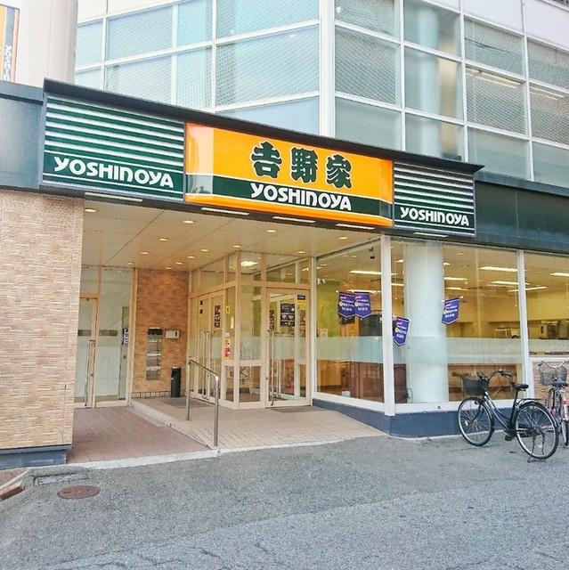 飲食店　吉野家港町店（飲食店）まで107m