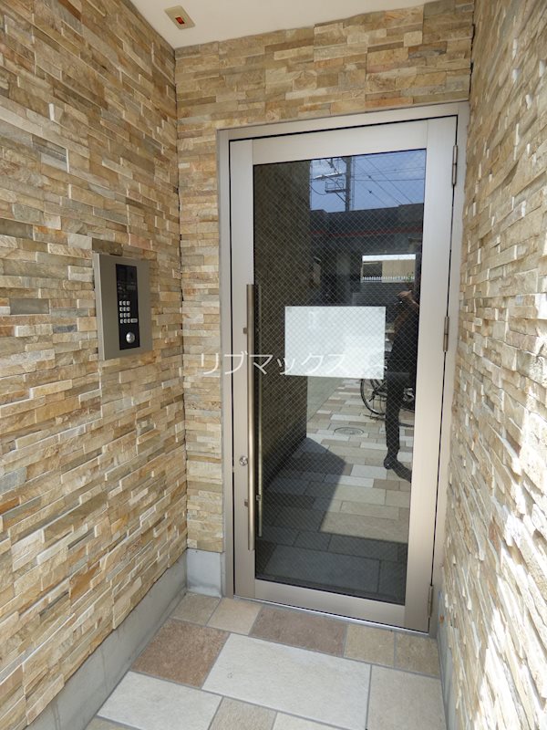 エントランス　当店は家主強制でない場合、消毒・抗菌代や安心サポート代など不