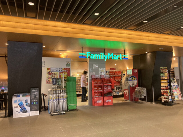 コンビニ　ファミリーマート 日本青年館店（コンビニ）まで441m